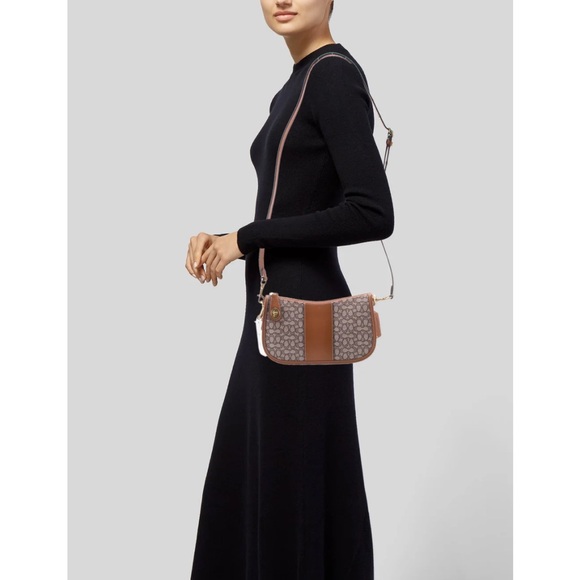 Coach Swinger - Picture 5 of 9